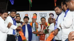Activists of Shinde group aggressive in BJP leader Mihir Kotecha sabha in mumbai