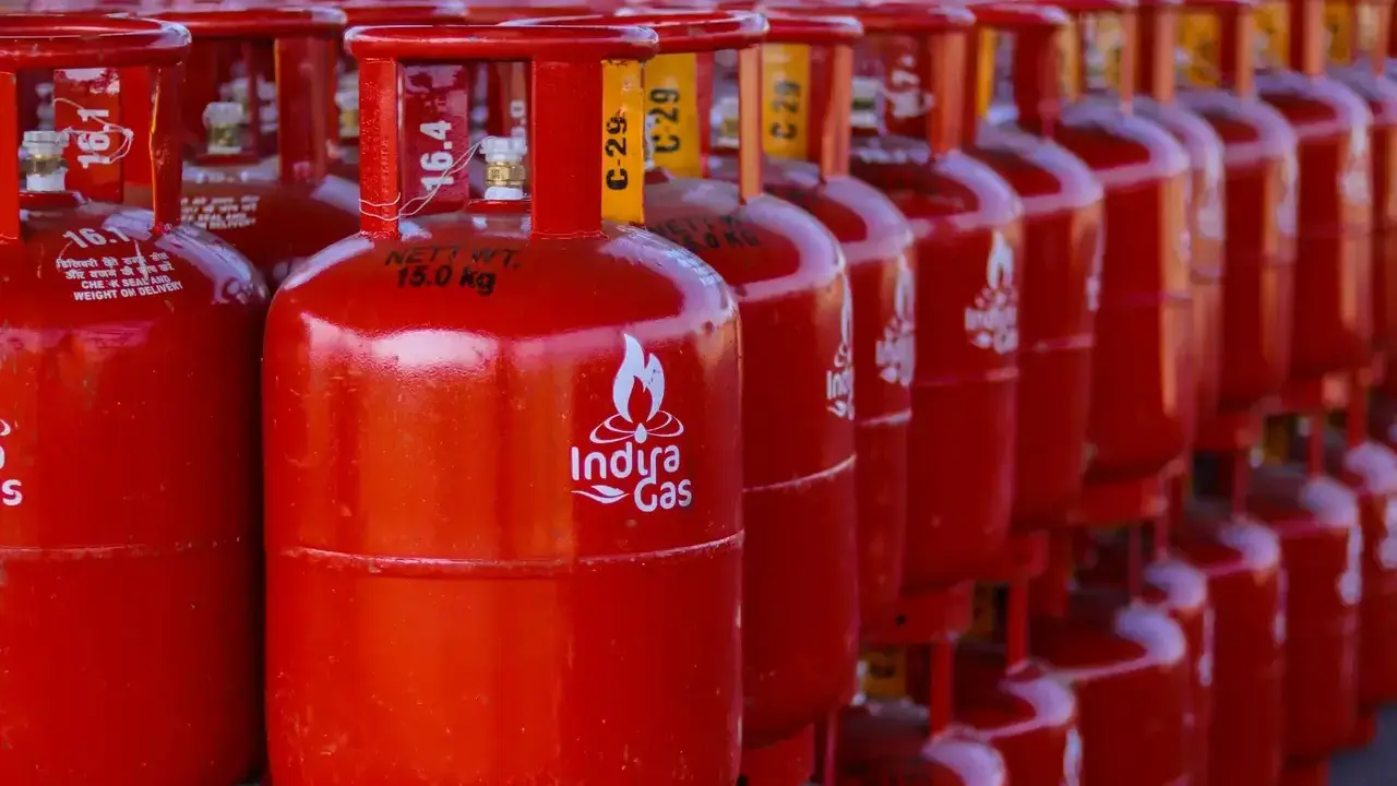 LPG Price cheaper by Rs 30 Relief before elections